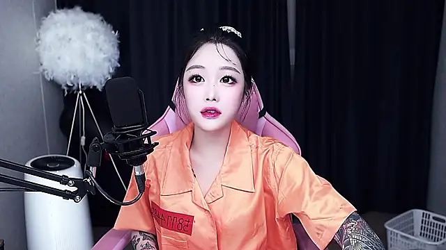 Snapshot of MISA_02 chatting on 10/18/25, 11:00 MISA 02 online show from 10/18/25, 11:00