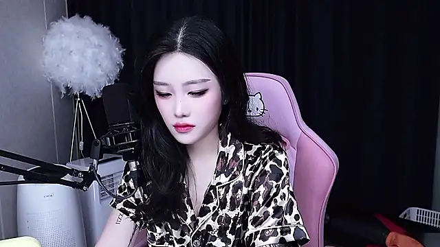 Snapshot of MISA_02 chatting on 10/19/25, 01:12 MISA 02 online show from 10/19/25, 01:12