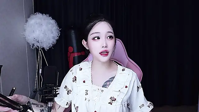 Snapshot of MISA_02 chatting on 10/20/25, 02:06 MISA 02 online show from 10/20/25, 02:06