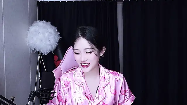 Snapshot of MISA_02 chatting on 10/21/25, 12:06 MISA 02 online show from 10/21/25, 12:06