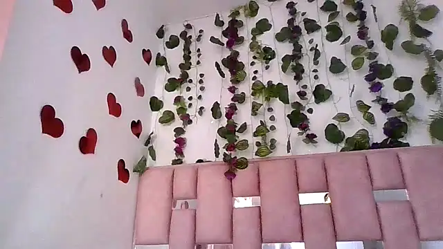 Snapshot of abby_moss_2 chatting on 04/25/26, 01:41 abby moss 2 online show from 04/25/26, 01:41