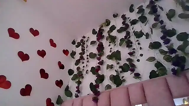 Snapshot of abby_moss_2 chatting on 04/29/26, 12:42 abby moss 2 online show from 04/29/26, 12:42