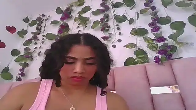 Snapshot of abby_moss_2 chatting on 04/29/26, 05:30 abby moss 2 online show from 04/29/26, 05:30