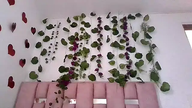 Snapshot of abby_moss_2 chatting on 05/22/26, 12:44 abby moss 2 online show from 05/22/26, 12:44