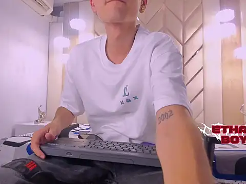 Ethan Boy  online show from 02/02/26, 08:29