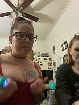 Snapshot of EdNEmSexyBlend chatting on 10/17/25, 12:36 EdNEmSexyBlend online show from 10/17/25, 12:36