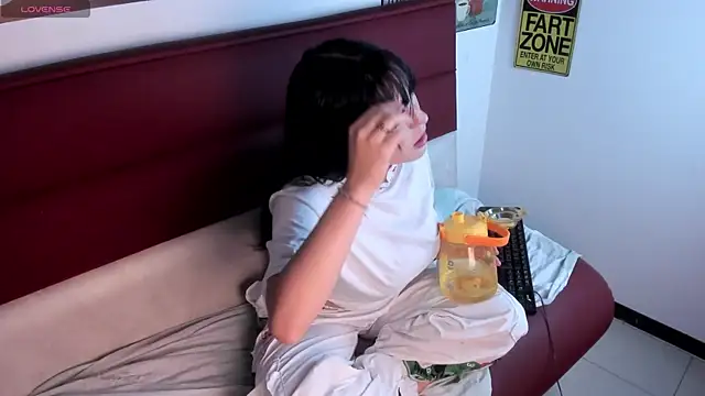 bubble  angel   online show from 11/12/25, 11:32