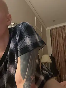 Snapshot of SweetKrysty chatting on 10/11/25, 09:57 SweetKrysty online show from 10/11/25, 09:57