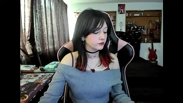 Maki Zein  online show from 11/12/25, 05:24