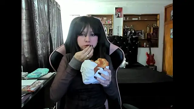 Maki Zein  online show from 12/02/25, 07:09