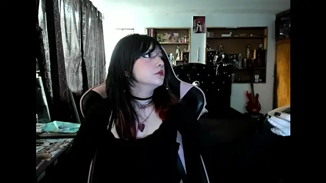 Maki Zein  online show from 12/03/25, 07:56