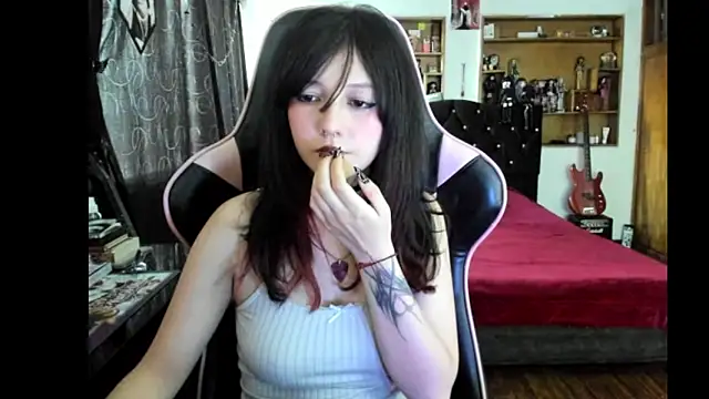 Maki Zein  online show from 04/24/26, 10:34