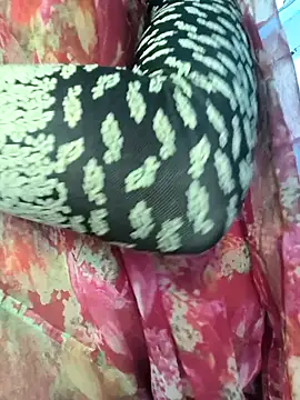 Snapshot of rasmi_powar chatting on 11/07/25, 02:44 rasmi powar online show from 11/07/25, 02:44