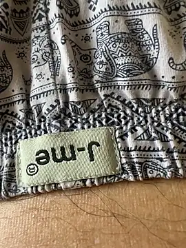 hummingbirds1612 online show from 02/22/26, 04:46