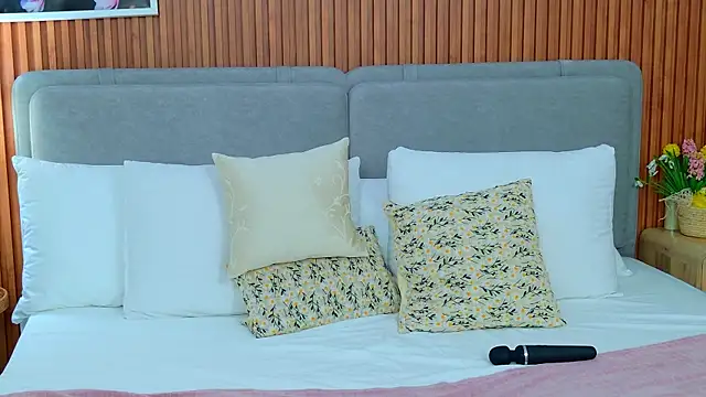 JulliRoss online show from 04/09/26, 06:19