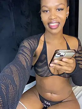 Lovee Lucia online show from 12/03/25, 09:46