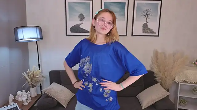 Snapshot of LinhFerrales chatting on 10/17/25, 10:07 LinhFerrales online show from 10/17/25, 10:07