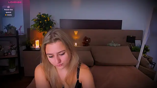 Lulu   Moon online show from 11/07/25, 06:57