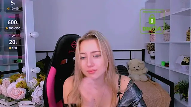 Lulu   Moon online show from 11/16/25, 06:41