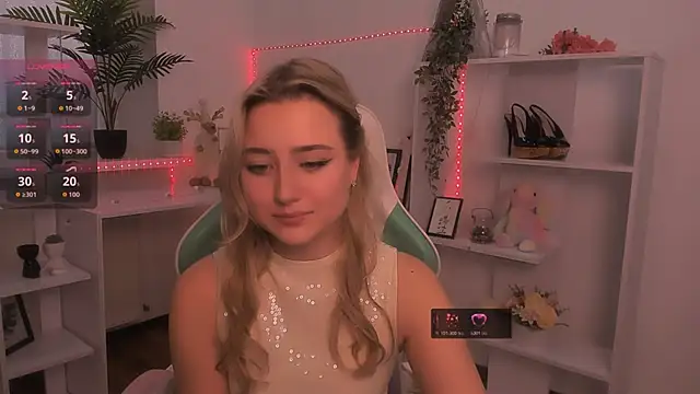 Lulu   Moon online show from 11/23/25, 08:36