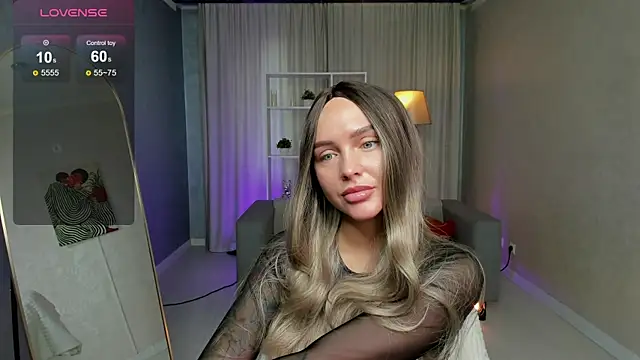 Snapshot of LanaDeRose chatting on 11/17/25, 02:17 LanaDeRose online show from 11/17/25, 02:17