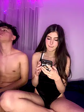 Snapshot of AlessiaLuxx chatting on 12/04/25, 01:26 AlessiaLuxx online show from 12/04/25, 01:26