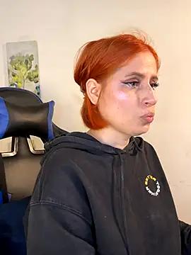 Snapshot of Adeline_1 chatting on 10/27/25, 09:41 Adeline 1 online show from 10/27/25, 09:41