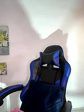 Snapshot of Adeline_1 chatting on 10/31/25, 09:16 Adeline 1 online show from 10/31/25, 09:16