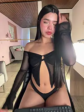 LunaMoore Pink online show from 04/08/26, 12:49