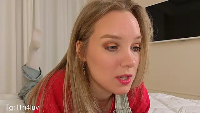 AIicaparkerc online show from 10/22/25, 09:14