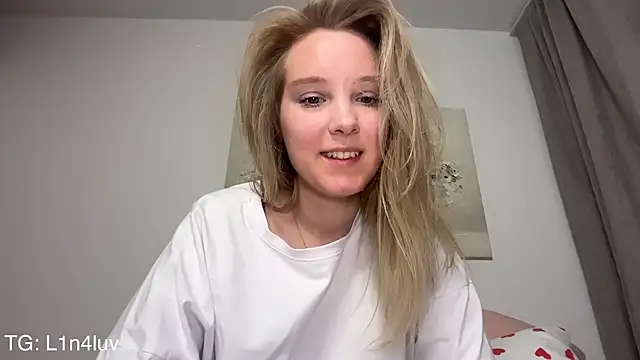 AIicaparkerc online show from 03/23/26, 04:55