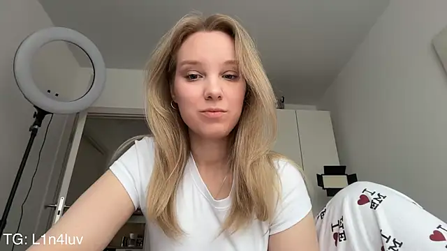 AIicaparkerc online show from 04/05/26, 02:03