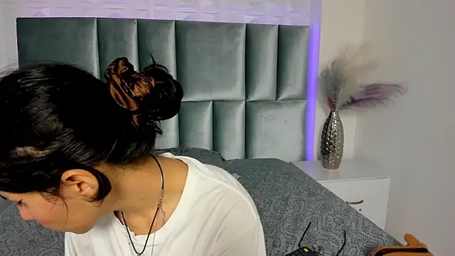 HollyPeach online show from 11/25/25, 07:47