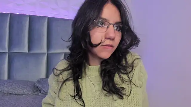 HollyPeach online show from 12/21/25, 02:57