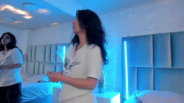 HollyPeach online show from 02/12/26, 07:42