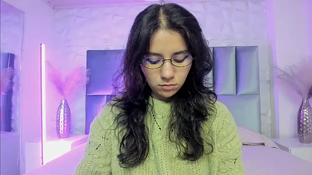 HollyPeach online show from 04/07/26, 07:25