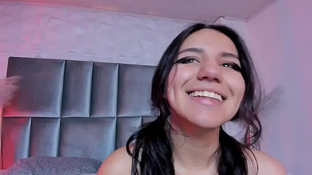 HollyPeach online show from 04/16/26, 07:36