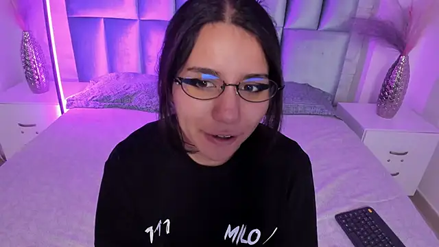 HollyPeach online show from 04/20/26, 07:37