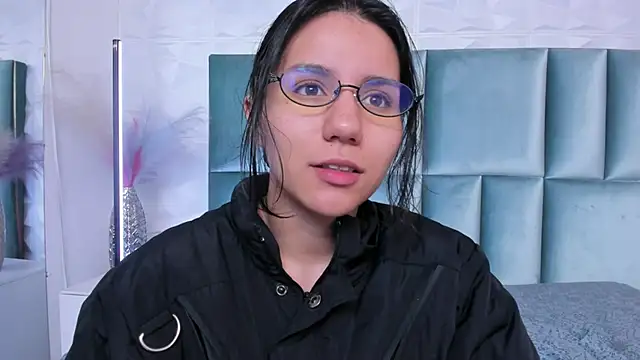 Snapshot of HollyPeach chatting on 06/29/26, 06:41 HollyPeach online show from 06/29/26, 06:41