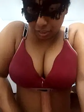 Expose Queen online show from 06/19/26, 06:34