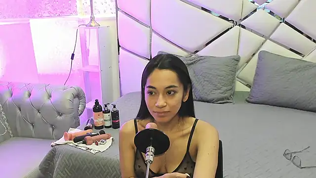 Snapshot of GabbiePrice chatting on 06/11/26, 10:35 GabbiePrice online show from 06/11/26, 10:35
