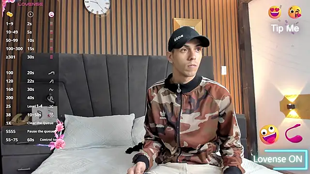 DerryAndIzzy online show from 10/25/25, 03:58