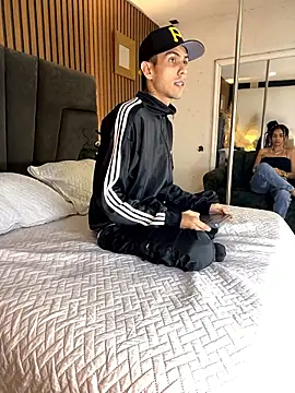 DerryAndIzzy online show from 01/10/26, 05:42