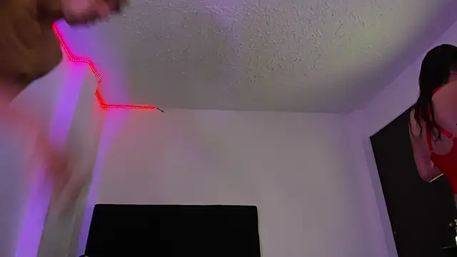 DerryAndIzzy online show from 02/19/26, 06:42