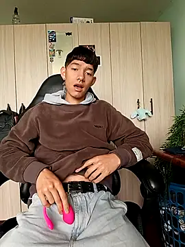 heyy noah11 online show from 04/17/26, 01:36