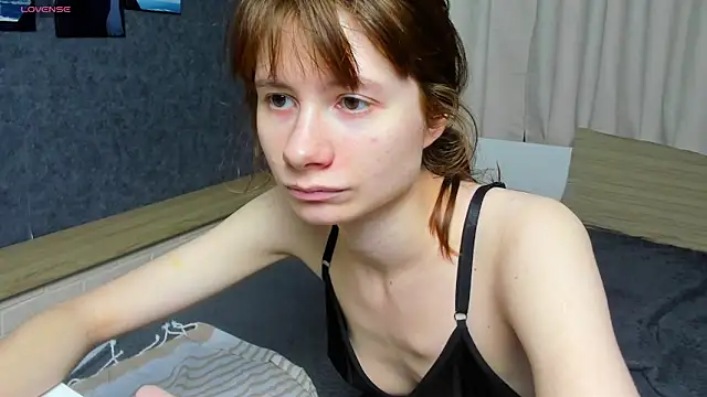 Snapshot of EvelynJin_ chatting on 10/19/25, 04:18 EvelynJin  online show from 10/19/25, 04:18