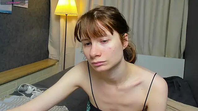 Snapshot of EvelynJin_ chatting on 10/21/25, 03:24 EvelynJin  online show from 10/21/25, 03:24