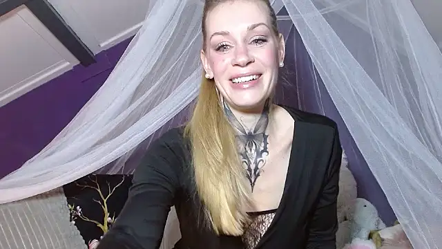 Snapshot of MistyCristy chatting on 10/18/25, 08:53 MistyCristy online show from 10/18/25, 08:53