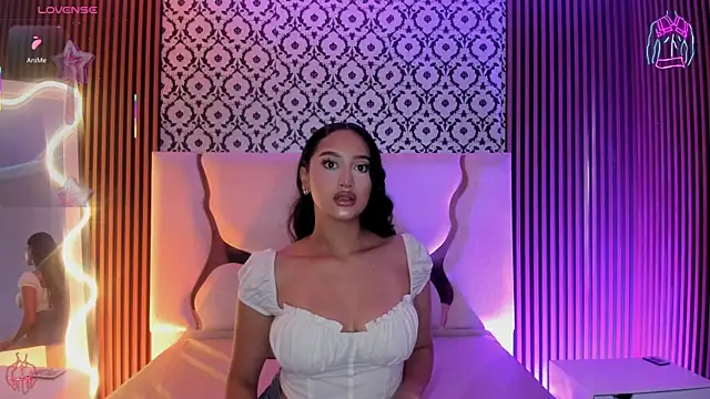 BEELLA TAY1 online show from 02/04/26, 12:00