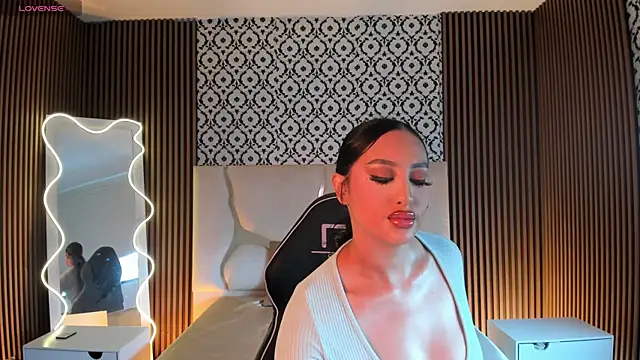 BEELLA TAY1 online show from 04/25/26, 01:52